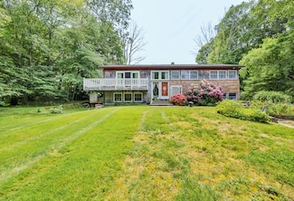 27 North Rd, Waterford, CT 06385