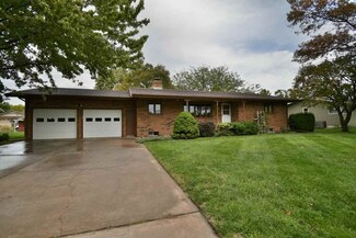 212 Maple St, Moundridge, KS 67107