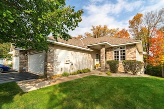 5096 E Oak Point Dr, Prior Lake, MN 55372