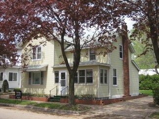 413 E Amelia St, Cassville, WI 53806