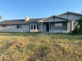 1916 Ashlan Ave, Clovis, CA 93611