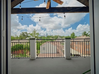 228 E Woodland St, Houston, TX 77009