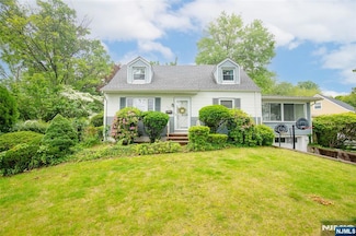 165 Hebberd Ave, Paramus, NJ 07652