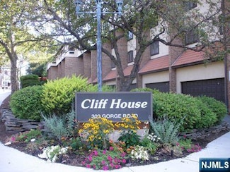 300 Gorge Rd Unit 18, Cliffside Park, NJ 07010