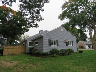 29 Applewood Dr, Chicopee, MA 01022