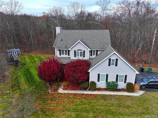 93 Glen Rock Cir, Highland, NY 12528