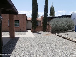 411 W Circulo Del Paladin, Green Valley, AZ 85614