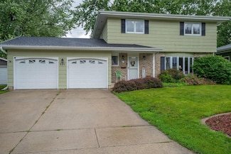 331 E 24th St N, Newton, IA 50208