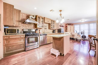 372 5th St, Jersey City, NJ 07302