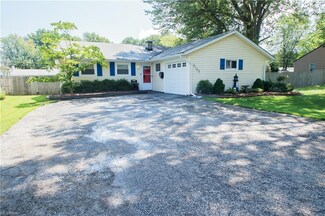 6105 Tall Oaks Dr, Mentor On the Lake, OH 44060