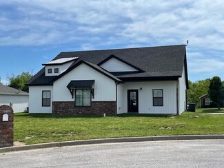 2370 S Sedona Ct, Bolivar, MO 65613