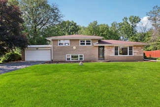 10505 Fitzsimmons Dr, Palos Park, IL 60464