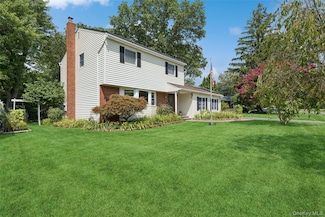 34 Morewood Dr, Smithtown, NY 11787
