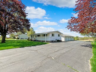 820 Skyline Dr, Freeport, IL 61032