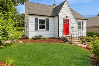 104 W Henderson Ave, Indianola, IA 50125