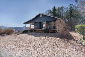 608 Caesars Cove Dr, Hayesville, NC 28904