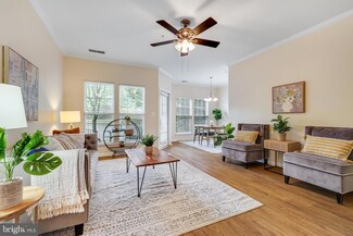 1515 N Point Dr Unit 2-0102, Reston, VA 20194