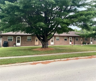 1445 Woodland Dr, Mount Zion, IL 62549
