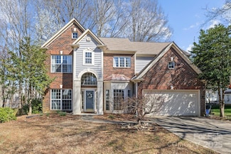 717 Meadow Lake Dr, Matthews, NC 28105