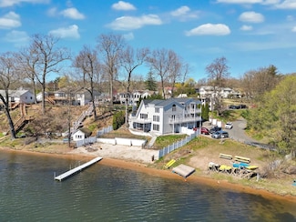 3 White St, Southwick, MA 01077