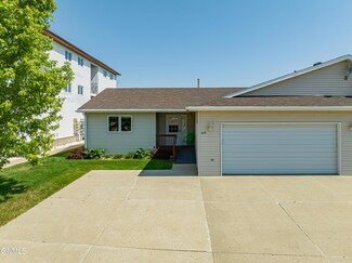 308 15th St NE, Mandan, ND 58554