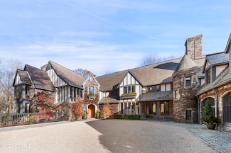 111 Conyers Farm Dr, Greenwich, CT 06831