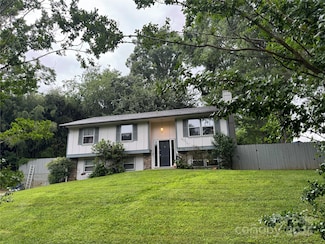 1 Spring Valley Dr, Arden, NC 28704
