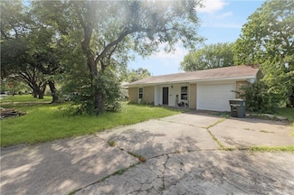 2502 Waterwood Ln, Bryan, TX 77803