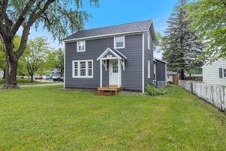 806 N 4th St, Marshall, MN 56258
