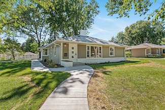 4701 Valley View Rd, Edina, MN 55424