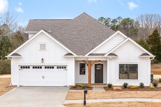 2735 Blue Skies Dr, Ooltewah, TN 37363