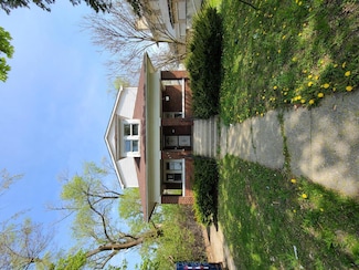 147 W 150th St, Harvey, IL 60426