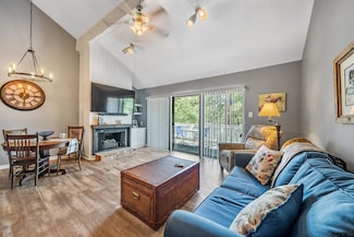 197 Holly Hill Cir, Holly Lake Ranch, TX 75765