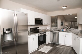 121 Gabriel Cir Unit 10, Naples, FL 34104