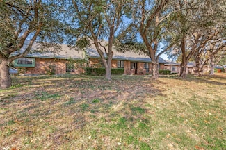 1215 Spring Lake Dr, Duncanville, TX 75137