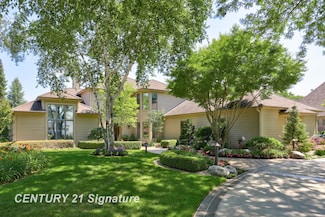210 Golfview Dr, Saginaw, MI 48638