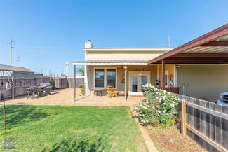 304 S Madison Ave, Aspermont, TX 79502