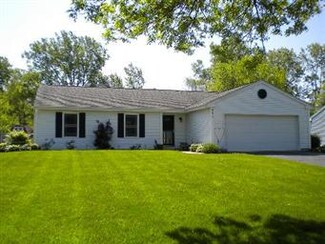 657 Portsmouth Dr, Island Lake, IL 60042