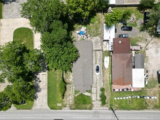 522 N Main St, Highlands, TX 77562