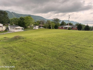 212 Woodvine St, Jacksboro, TN 37757
