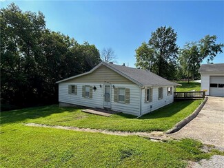 331 Persimmon Dr, Excelsior Springs, MO 64024