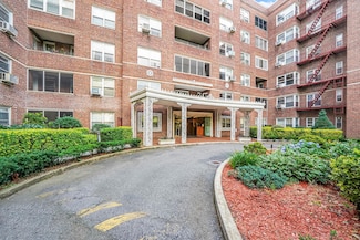67-66 108th St Unit D3, Forest Hills, NY 11375
