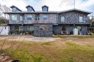1168 Hattermann Ln, Weimar, TX 78962