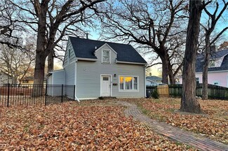 1017 26th St, Des Moines, IA 50311