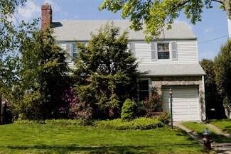 162-49 13th Ave, Whitestone, NY 11357