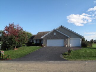 6944 N Summit Dr, Byron, IL 61010