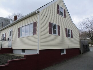 37 Plain St, Taunton, MA 02780