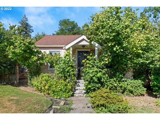 6282 Davenport St, West Linn, OR 97068
