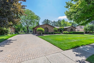54680 Arrowhead Dr, Shelby Township, MI 48315