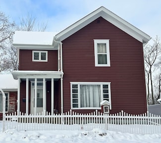 910 N Madison St, Bloomington, IL 61701